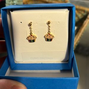 Cupcake dangle earrings